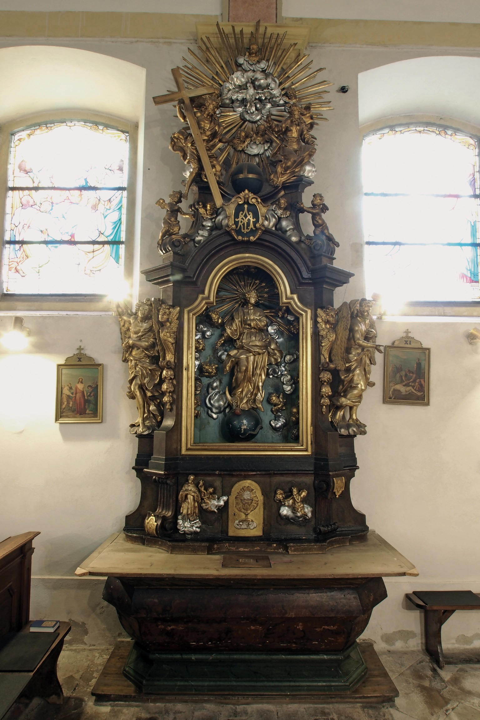 g010M_oltář z kostela Nejsvětější Trojice