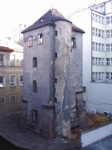 1150895_Č.p. 314, hranolová věž staroměstských hradeb, k. ú. Staré Město, Bartolomějská 4, Praha 1