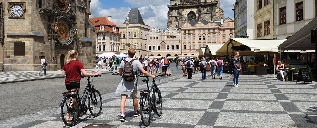 Ilustrarční - cyklisté a pěší