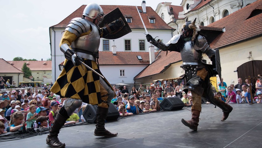 Vystoupení šermířů skupiny Allgor