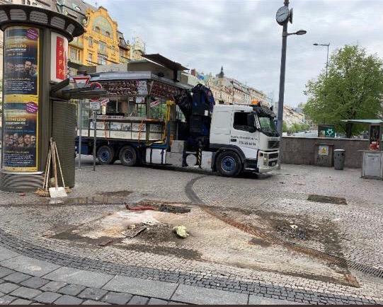 Z Václavského náměstí zmizel poslední stánek s občerstvením