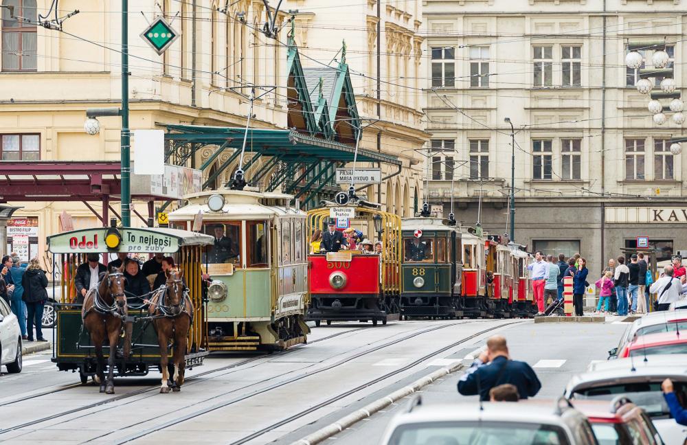 Tramvajový průvod ke 150. výročí MHD v Praze